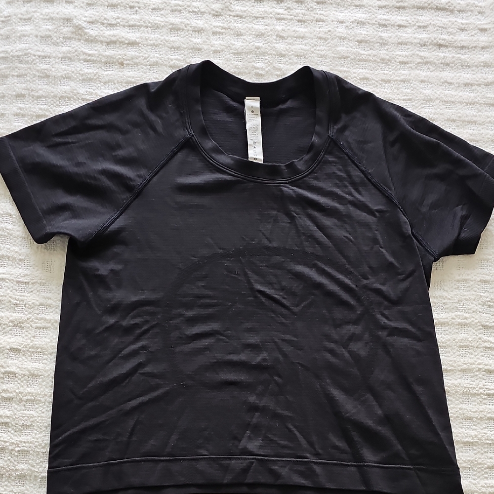 lululemon athletica Black Short Sleeve Tee